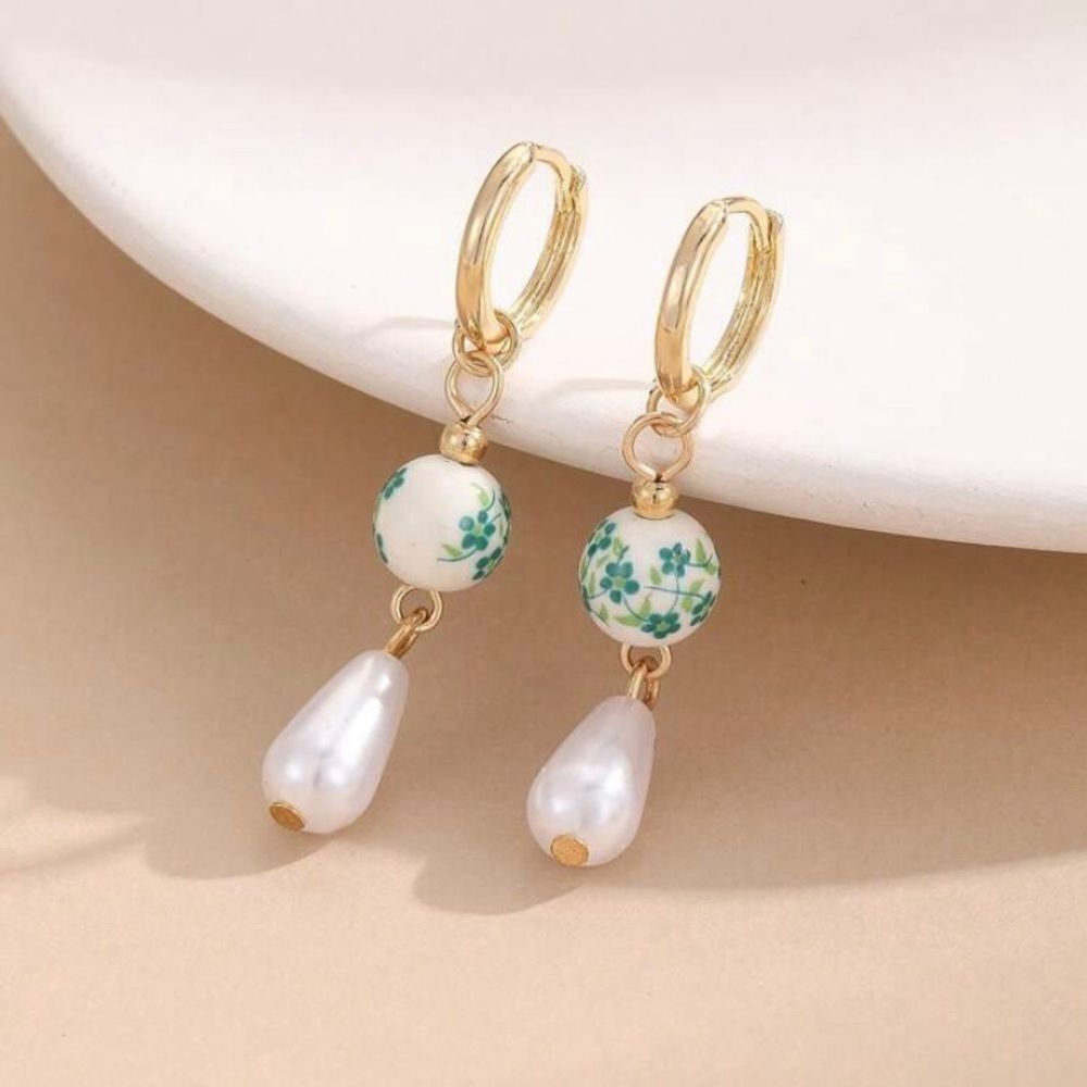 ✨🆕✨ Elegant Chic Green & White Pearl Water Drop Earrings✨